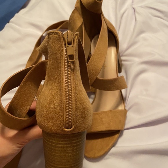 Tie up heels - Picture 4 of 4